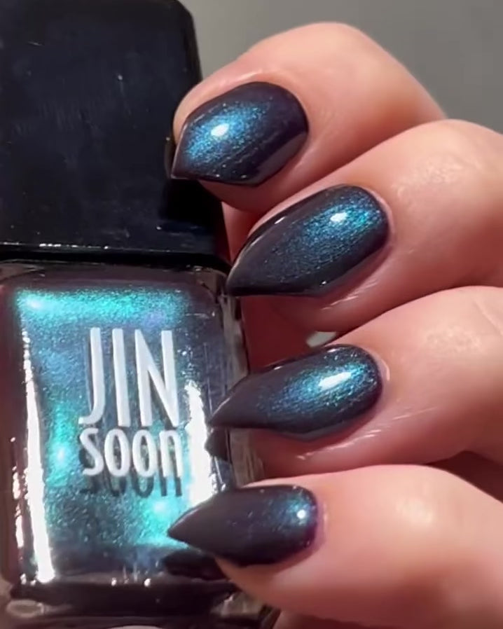 Vintage Dusties showing Uma nail polish